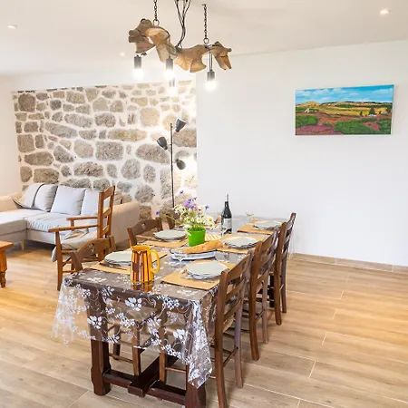 La Grange D'elie Et Rosa Holiday home *